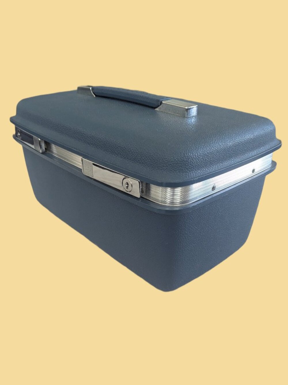 Vintage Samsonite Blue Hard-shell Saturn Train Case - Cosmetic Case with shelf